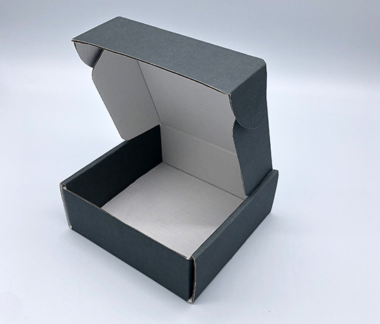 彩箱瓦楞(léng)飛(fēi)機盒 飛機盒紙箱廠家定做 彩箱瓦楞飛機盒 飛機盒紙(zhǐ)箱廠家定做